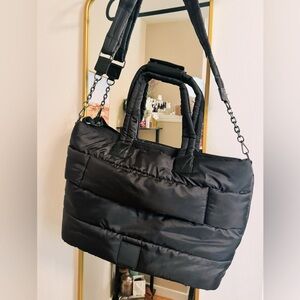 Carry on/weekender bag with luggage sleeve